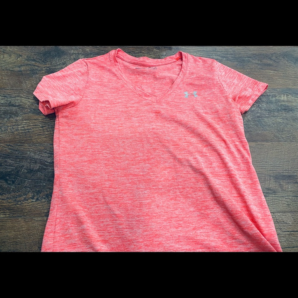 Women’s under armor V-neck top size small